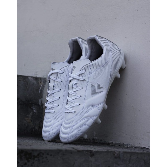 sepatu bola SEVSPO X ZORO LEATHER