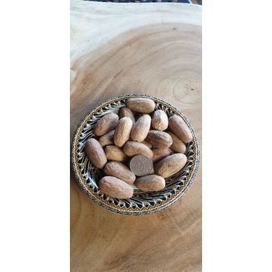 

Biji pala Lonjong/panjang 100gram.