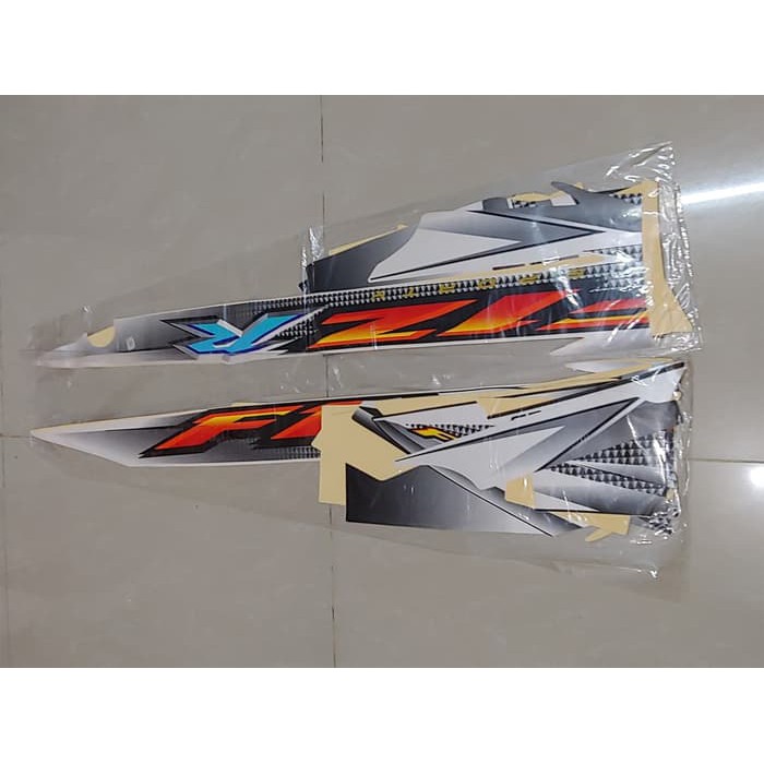 Stiker Bodi & Lis Body & Striping Fizr 2004 Putih Hitam
