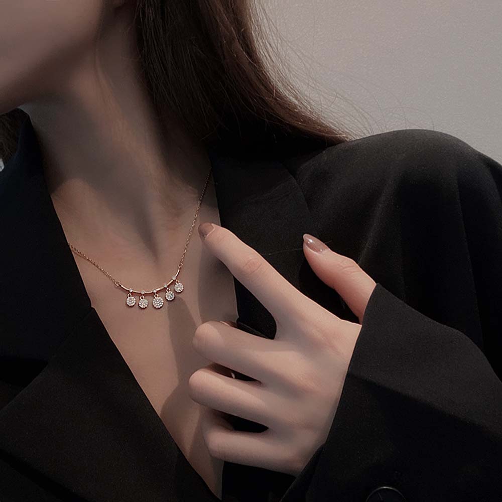 Kalung Rantai Klavikula Hias Liontin Bulat Geometris Bahan Zirkon Baja Titanium Aneka Warna Gaya Korea Untuk Perempuan