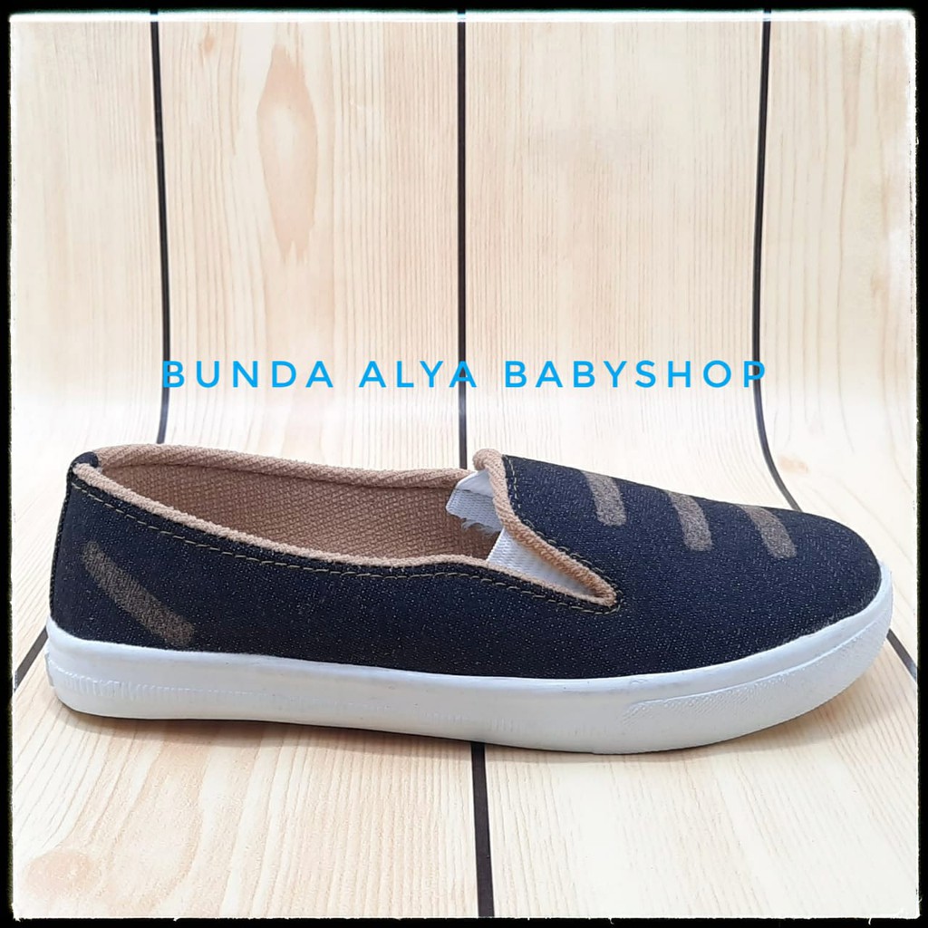 Sepatu Anak Jeans Usia 1 4 5 6 7 Tahun Jeans Alas Karet Size 22 - 35 Jeans HITAM - Sepatu Anak Cewek DenimAntiLicin