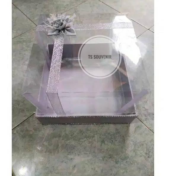 

Harga Murah kotak hantaran satuan tutup full mika model list pita ukuran 30*30*20