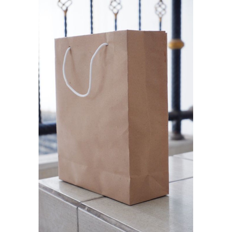 

Paper Bag / Tas Kertas Polos Coklat (20x8x25)
