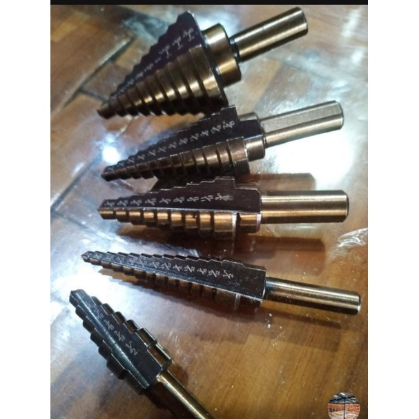 Grab Medan Mata Bor Pagoda Spiral Drill Step Down Titanium Tipe 2 5 PCS BIHH463A Hitam Gold