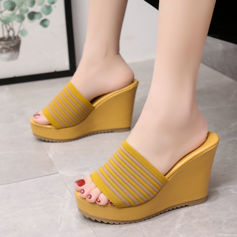 Sendal Wedges Tannia Wanita GO24