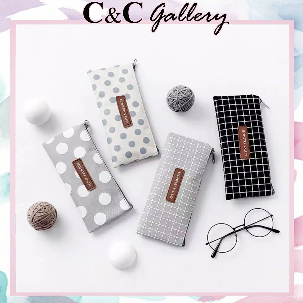 

TEMPAT PENSIL MOTIF GEOMETRIC VALLEY