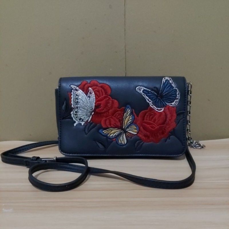 [PRELOVED] tas pedro selempang kecil motif bunga kupu kupu jahit warna hitam tas selempang tali panj