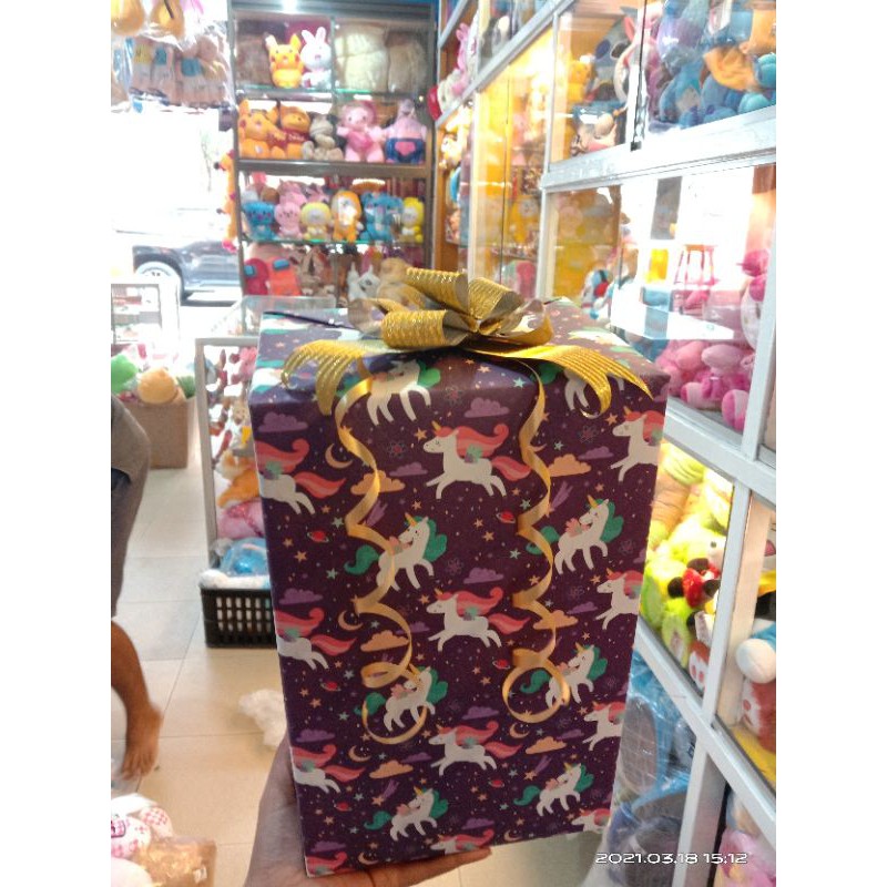 

Bungkus kado plus pita