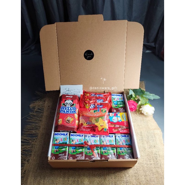 

hampers Snack serba merah murah