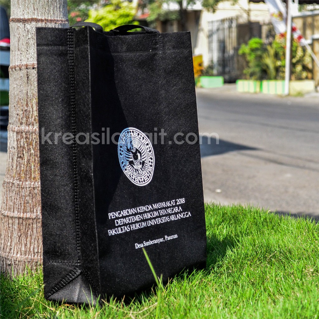 

Tas Spunbond Duduk || Bisa Desain Custom || Bukan Satuan || Cocok Untuk Seminar atau Acara Kantor