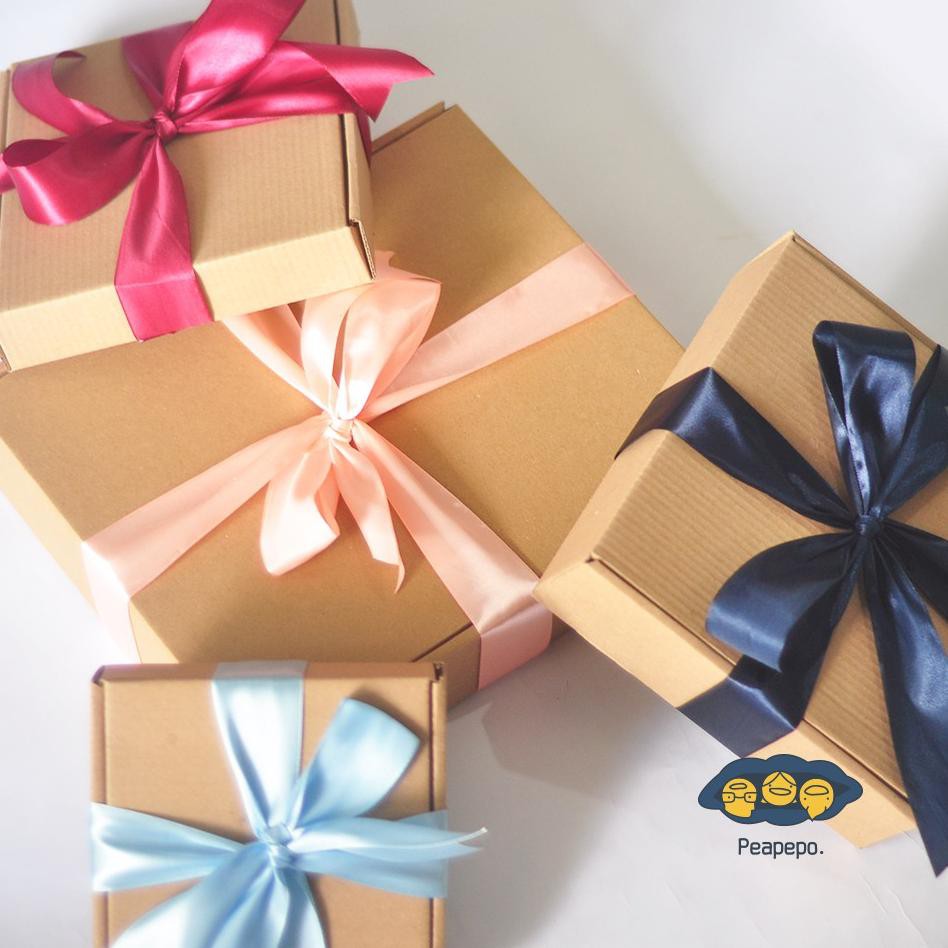 

YHP Kotak Kado Gift Box Ulang Tahun dengan Pita dan Kartu Ucapan Birthday Packaging Hadiah Cowok Cew