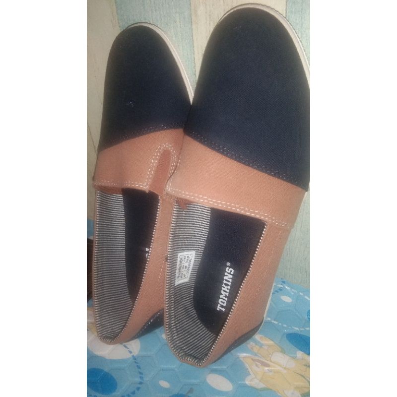 Sepatu Tomkins