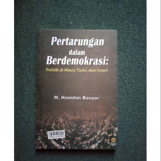 Buku pertarungan dalam berdemokrasi