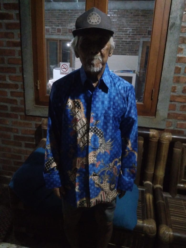 Kemeja Batik Pria Semi Sutra Shyntetic Yang Exclusive Puring Istimewa Pundak Pakai Busa