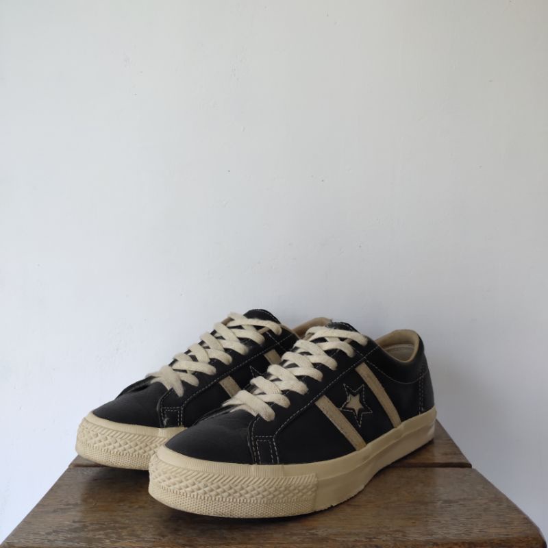 converse leather star