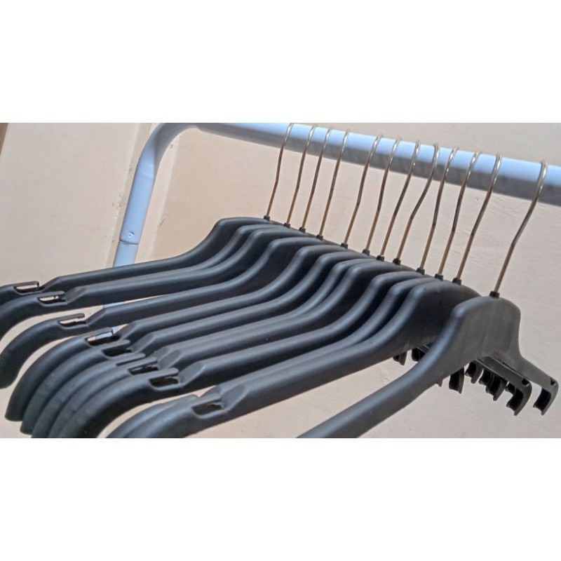 Hanger Baju Distro Butik 282 Dewasa / Gantungan Kaos Pakaian Baju Dewasa Jas Kecil Hitam ( isi 12 pcs)