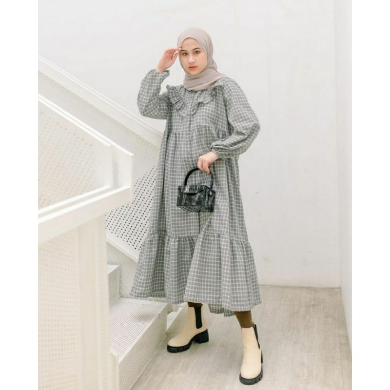 Hayya Plaid Cloud by Haideeorlin