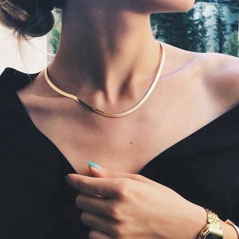 Kalung Choker Rantai Klavikula Bentuk Ular Datar Gaya Simple Elegan Untuk Wanita