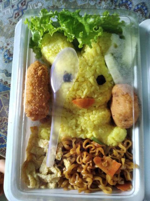 Nasi kuning uduk bento karakter tumpeng mini tumini Nasi kuning uduk bento karakter tumpeng mini tumini