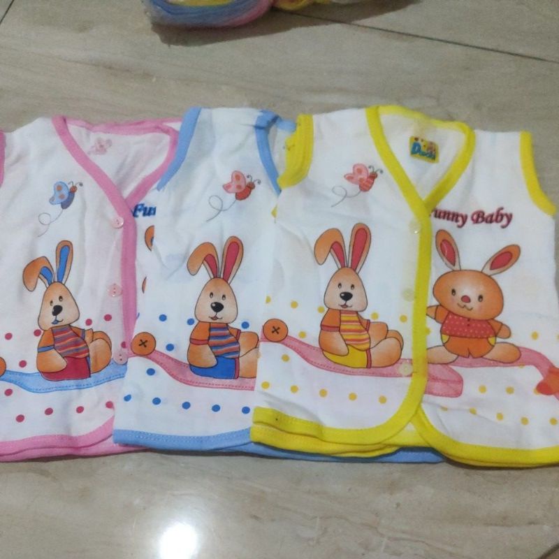 Baju bayi kancing tengah katun motif ddr