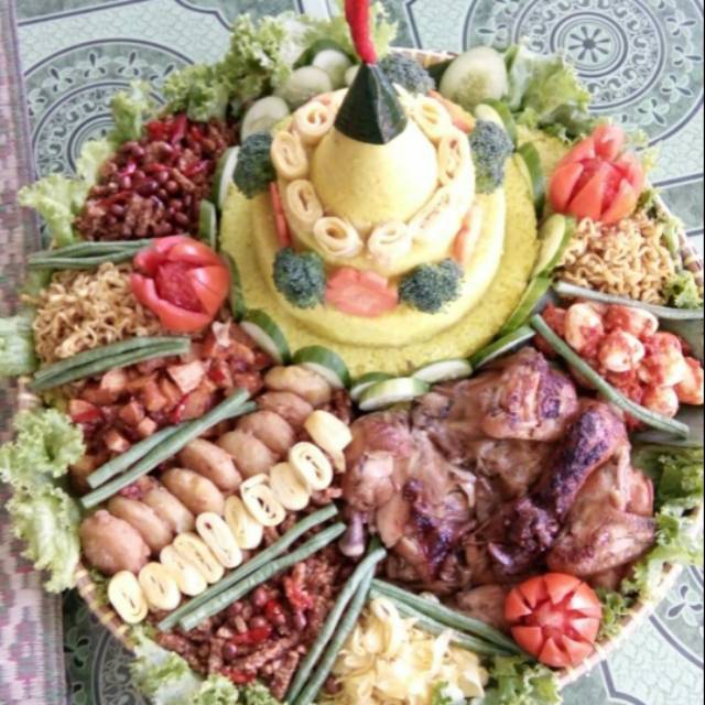 

Nasi tumpeng