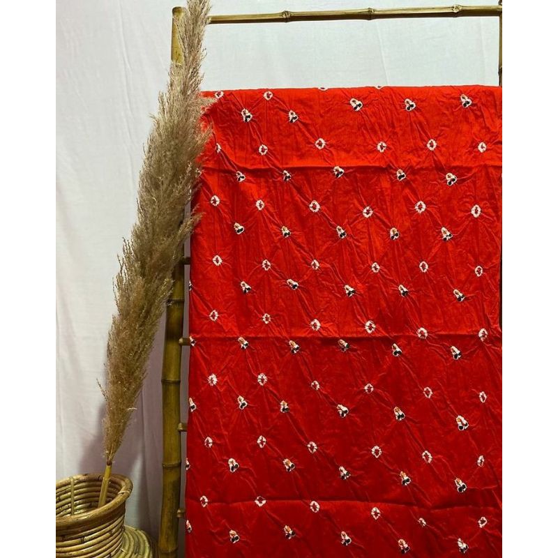 Kain jumputan solo cengkeh merah terang