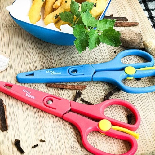 Tiny Bites Food Shears 2pc Gunting Makanan Bayi dan Anak