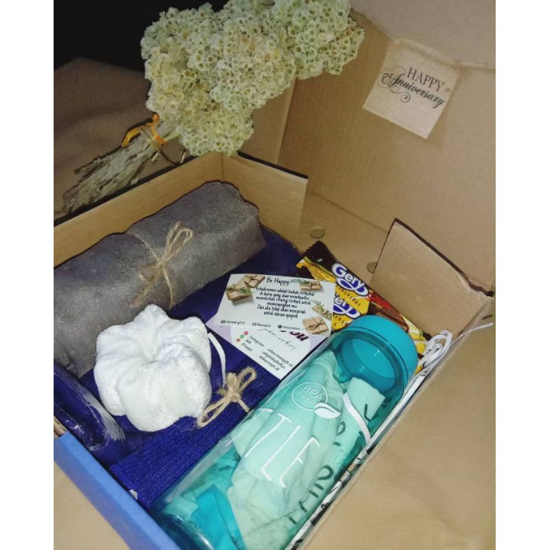 

Gift Box Kado wisuda Kado ulangtahun Hampers