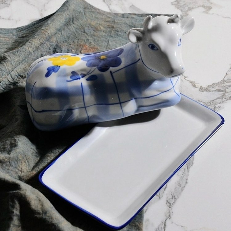 PIRING SAJI UNIK TUTUP MODEL SAPI BIRU KERAMIK IMPOR/PLATE/COW