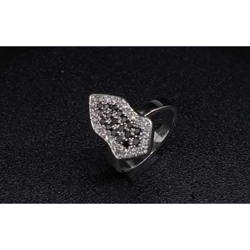 Cincin terompah pria berlian hitam