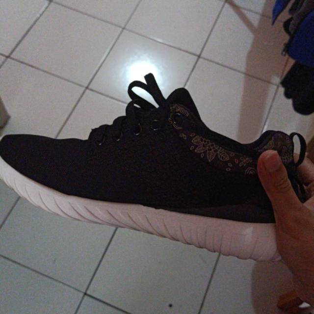 Preloved Tomkins Beatriz