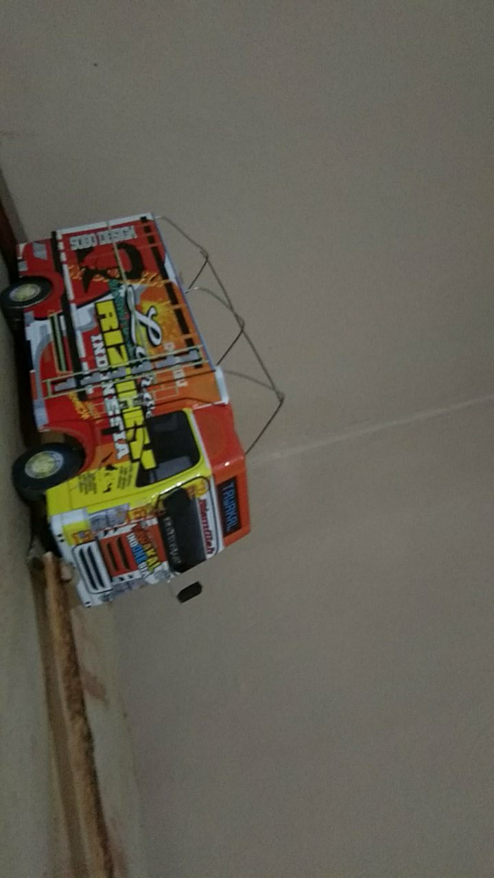 Miniatur truk  giga  livery  tawakal Shopee Indonesia