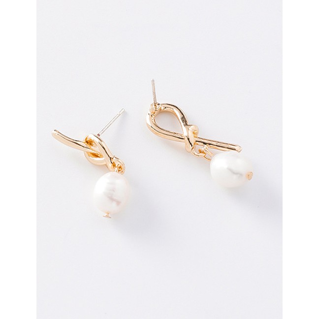 LRC Anting Tusuk Fashion Gold 925 Silver Stud Metal Knot Asymmetric Pearl Earrings F29130