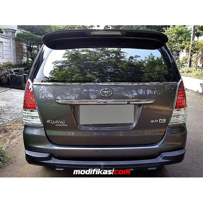 Spoiler Innova with Lamp