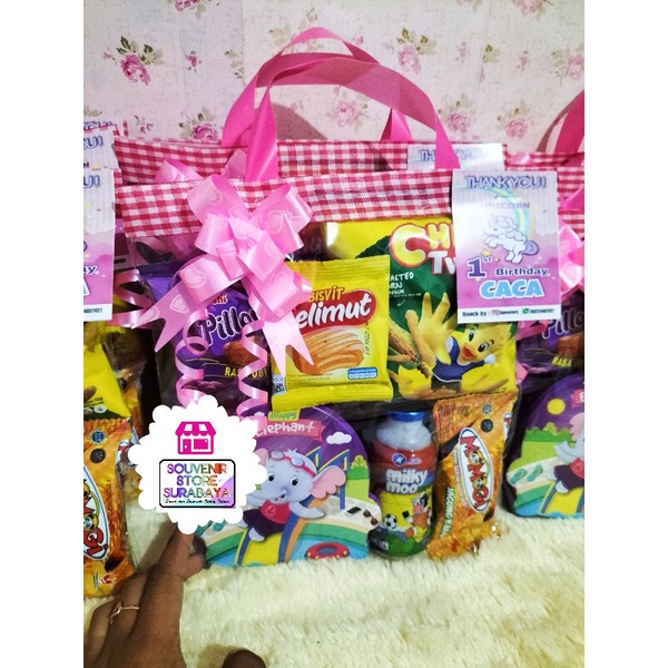 Souvenir Snack Ulang Tahun / paket lunch box / souvenir murah/ bingkisan murah/ paket lunchbox+snack / Souvenir Murah Surabaya / Hampers Ultah Anak / Snack Birthday Kemasan