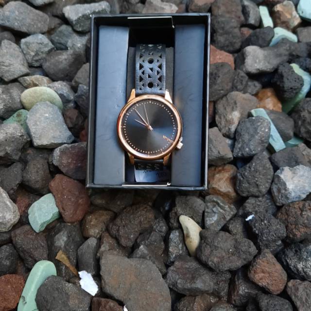 Jam tangan komono estelle cutout black rose