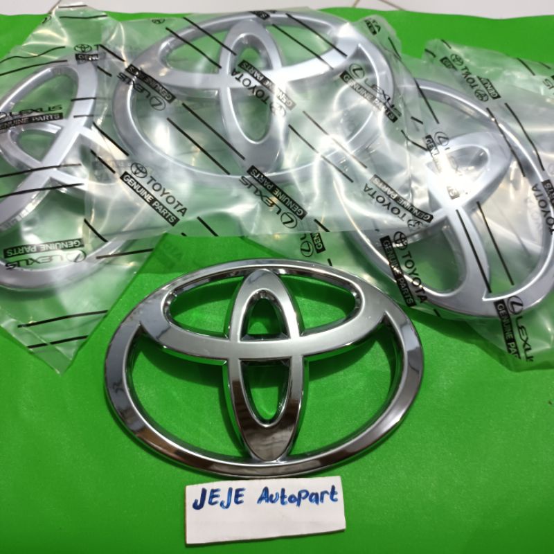 emblem logo toyota logo innova reborn innova gril grill depan bemper innova reborn part asli toyota ok140