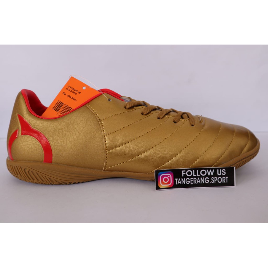 Ortuseight Sepatu Futsal Cygnus In Gold
