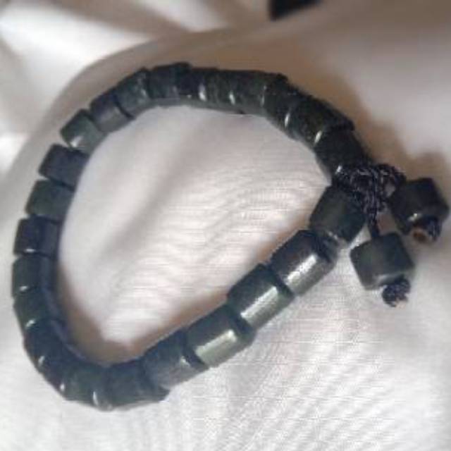 Gelang terapi black jade