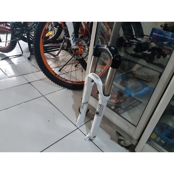 READY Fork MTB 26 Suntour XCR travel 120mm Lock out putih