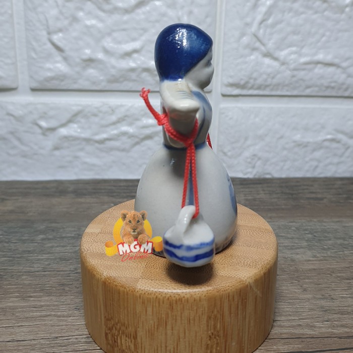 oleh2 dari belanda - Dutch milk maid ceramic display pajangan HOLLAND