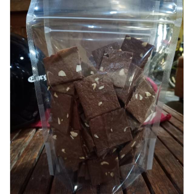 

KERIPIK BROWNIES/BROWNIES KERING/KERIPIK/CAMILAN ENAK/SNACK/MAKANAN RINGAN/ TANPA PRNGAWET