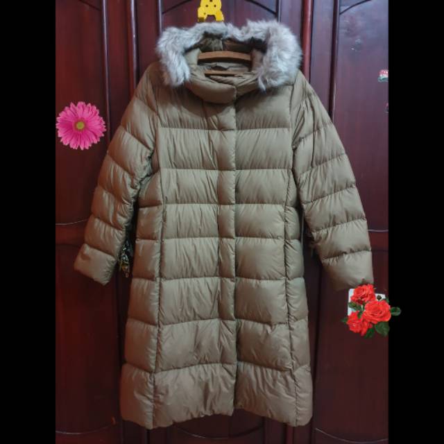 [PRELOVED] Jaket Musim Dingin Wanita UNIQLO (Woman Light Weight Down Hooded Coat)