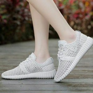 Sepatu Kets Replika Adidas Yeezy Jaring putih