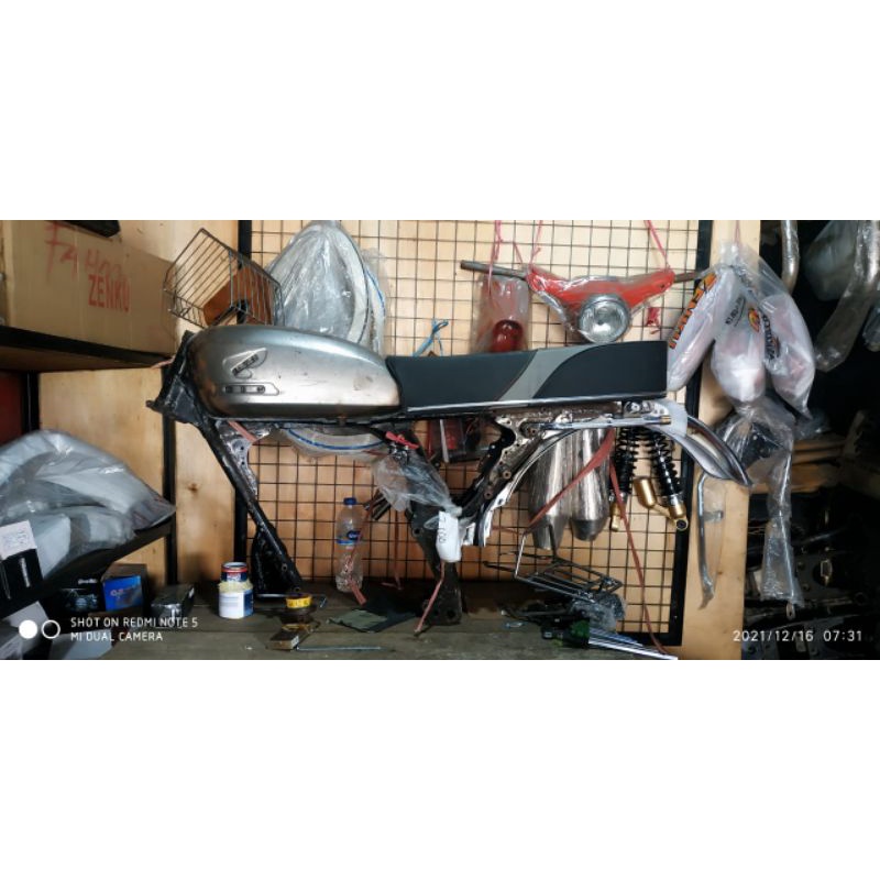 BODI  SET RANGKA CB RACING BEGEL PANJANG BODI SET RANGKA CB100 BODI SET RANGKA CB125 BEGEL PANJANG