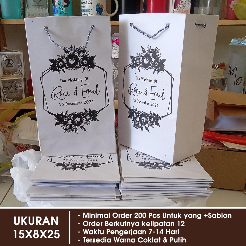 

Tas Paper Bag Keren Murah Untuk Acara Pernikahan Khitan atau Pesta Ukuran 15x8x25cm