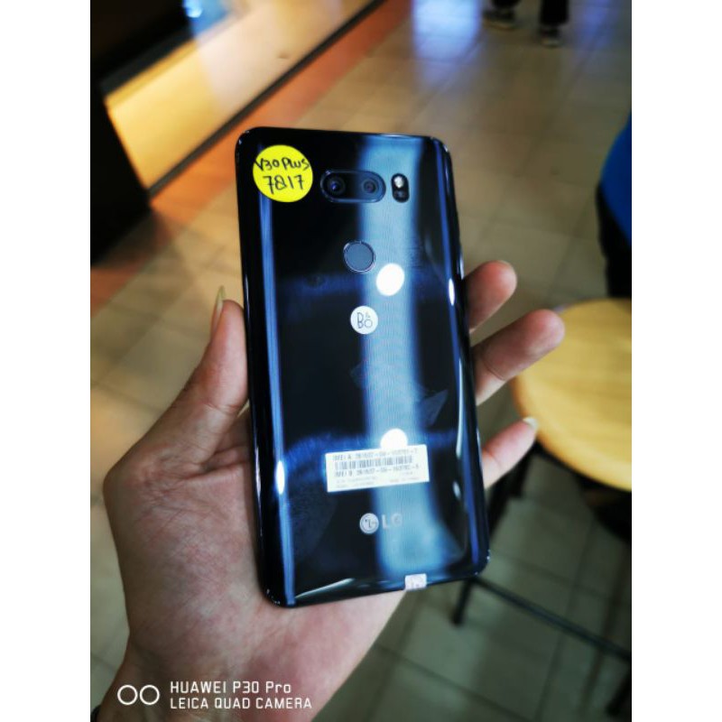 LG V30 plus second