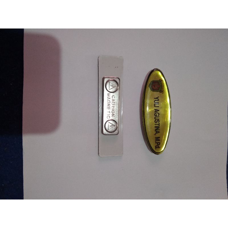 

papan nama kuning magnet