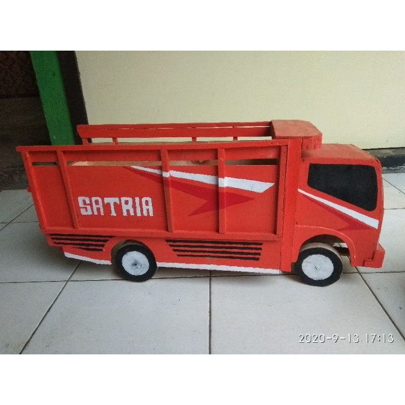 miniatur truck bahan kayu bisa oleng
