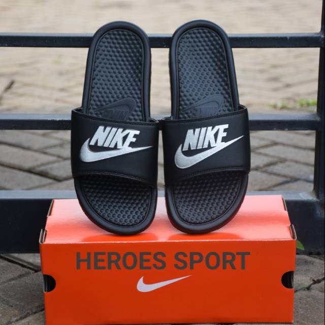  TERBARU  BLACK WHITE SANDAL  SLIDE PRIA  NIKE BANASSI SWOOSH 